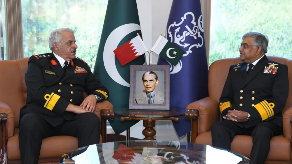 Bahrain naval chief visits Naval Headquarters, calls on Pakistani counterpart