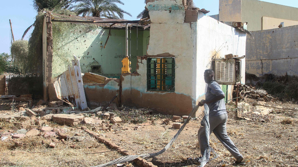 Sudanese city ‘living in fear’ as paramilitary threat looms