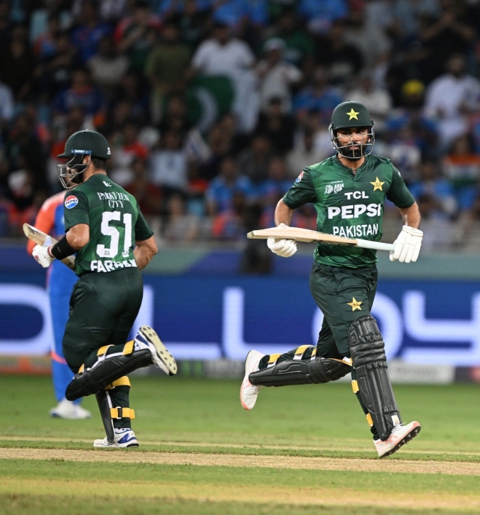 Sahibzada Farhan and Fakhar Zaman run between the wickets