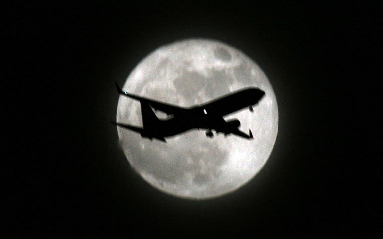 Pakistan extends airspace ban on Indian aircraft