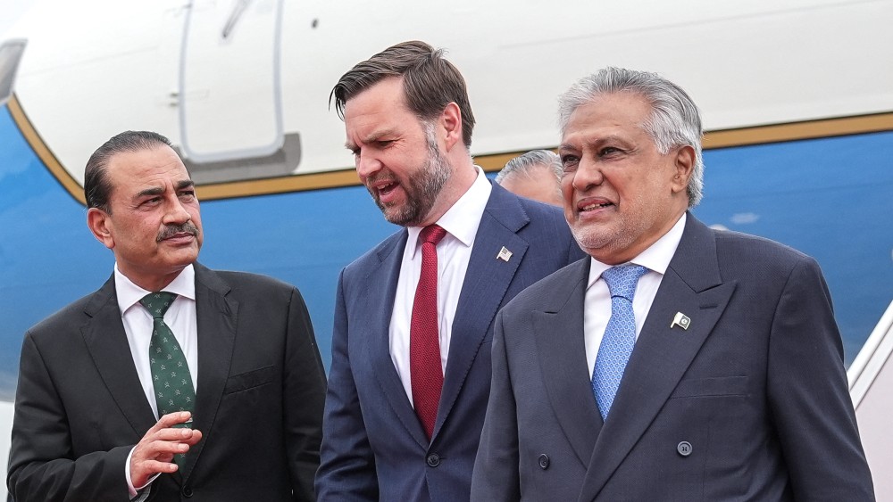 Pakistani military chief trying to save US-Iran talks: FT