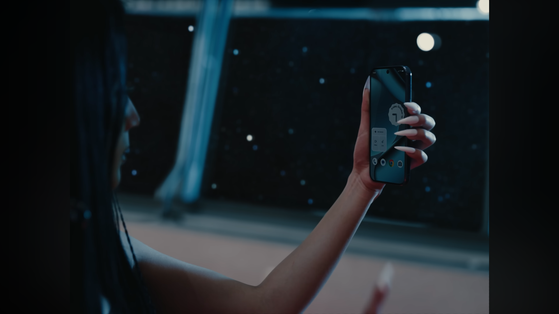 Spiky nails meets smartphone - peak 2020s! (Screenshot from the music video 