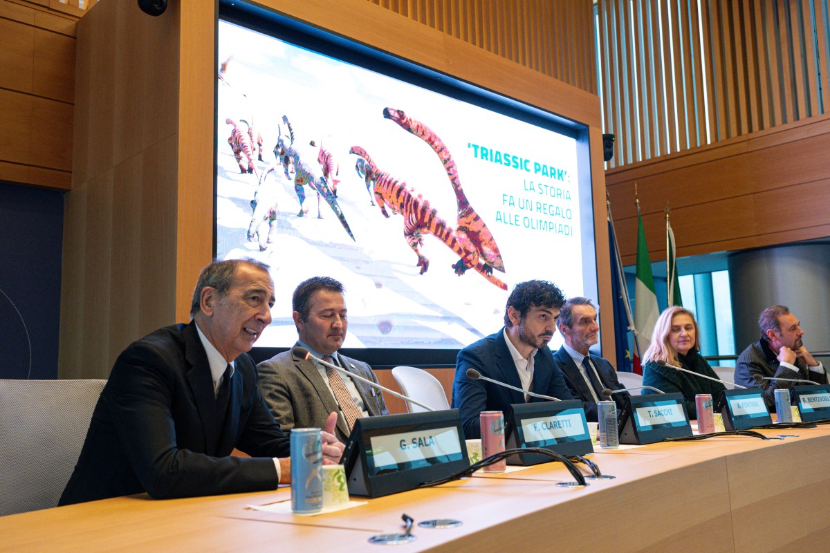 'Immense' collection of dinosaur footprints found in Italy