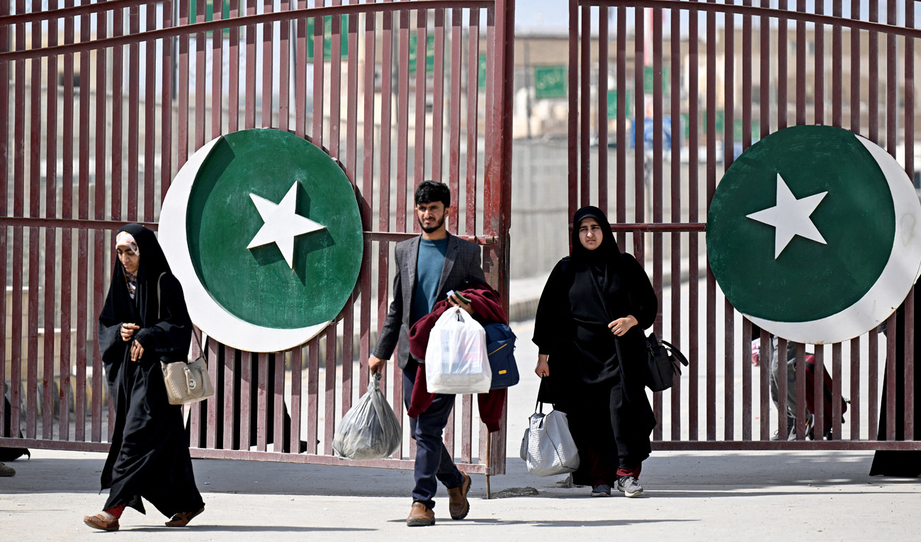 Pakistanis return through Taftan as Iran war disrupts border trade