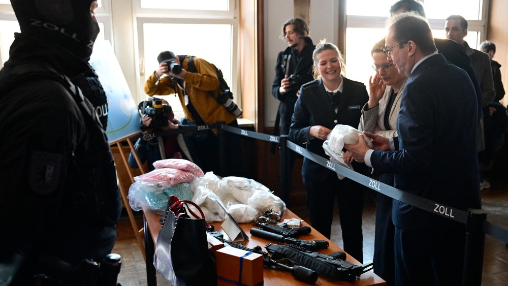 Germany deports 20 Afghans after deal with Taliban