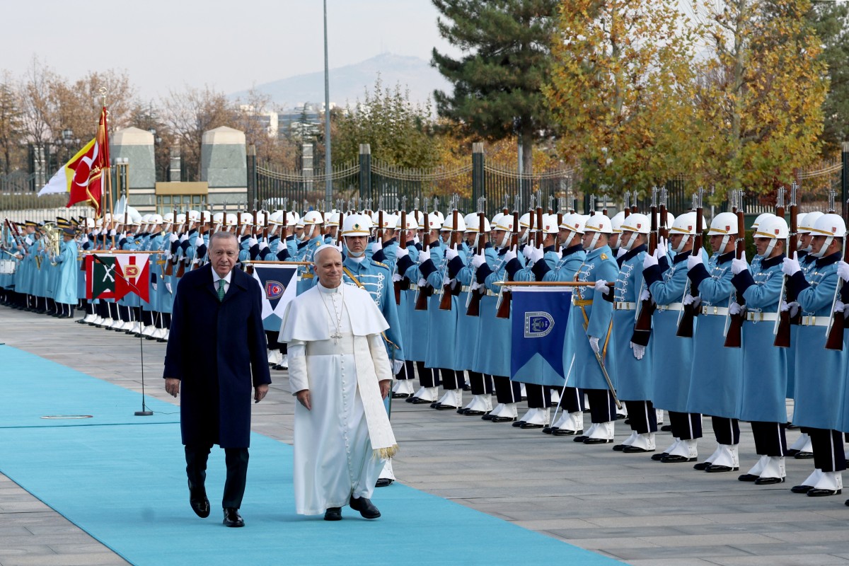 Pope lands in Turkiye to meet Erdogan on first overseas trip