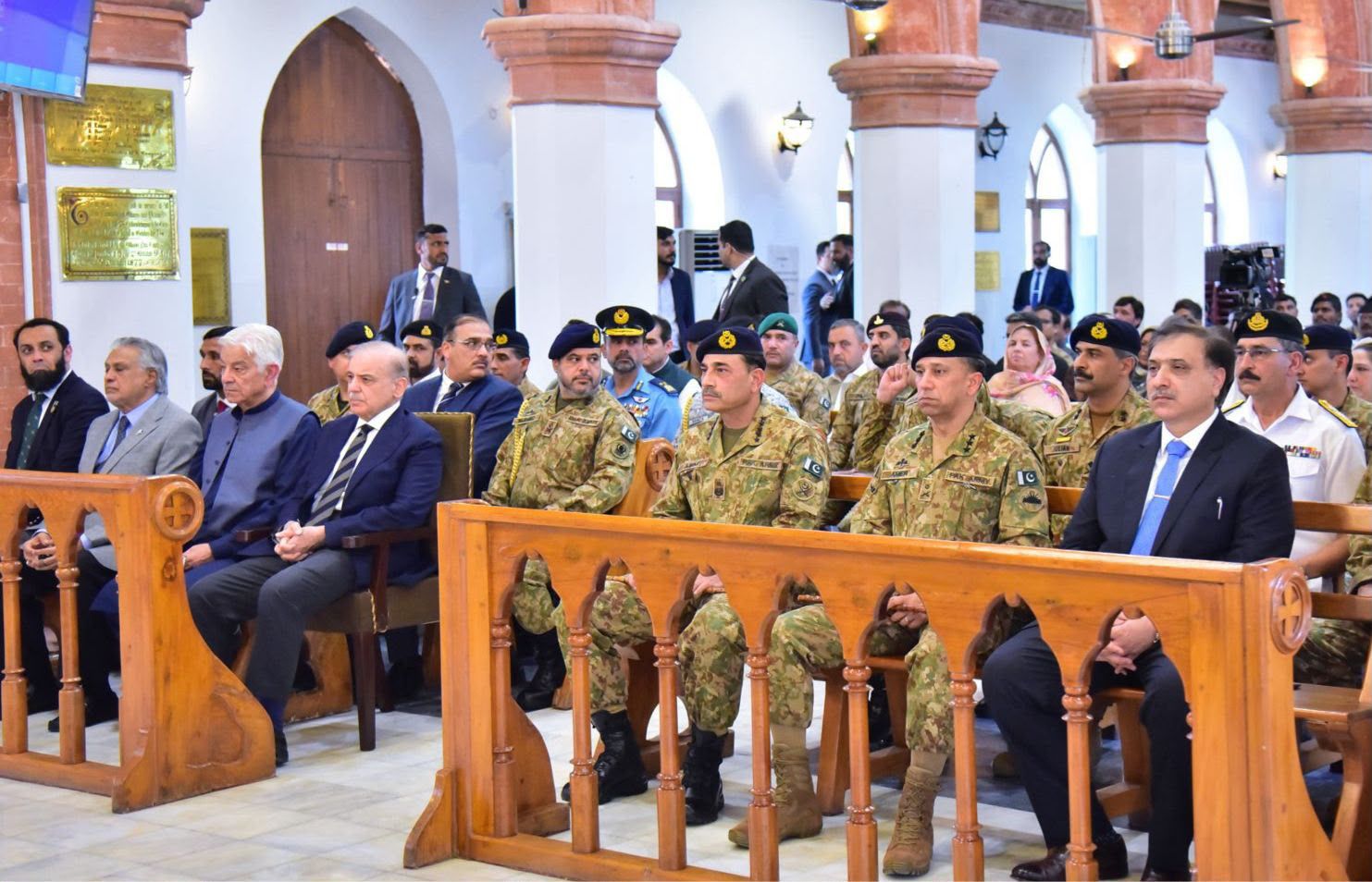 Pakistan honors helicopter crash martyrs at Rawalpindi funeral service