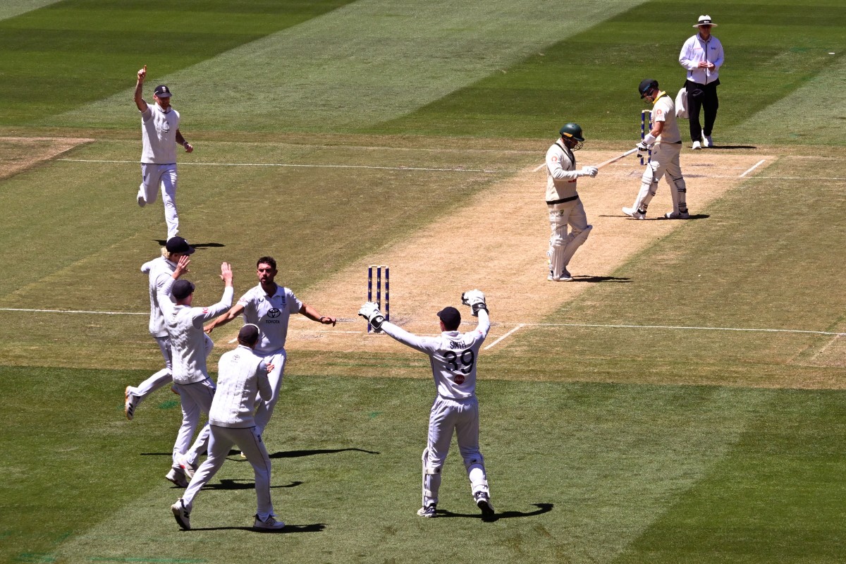 England beat Australia in fourth Ashes Test by 4 wickets