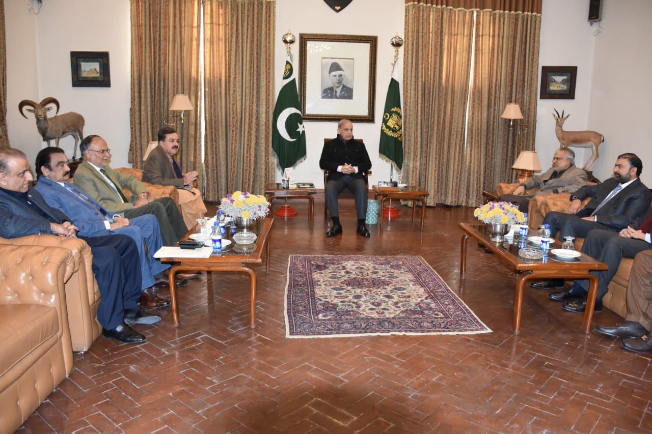 PM Sharif visits Quetta, praises forces, reaffirms Pakistan’s anti-terror resolve