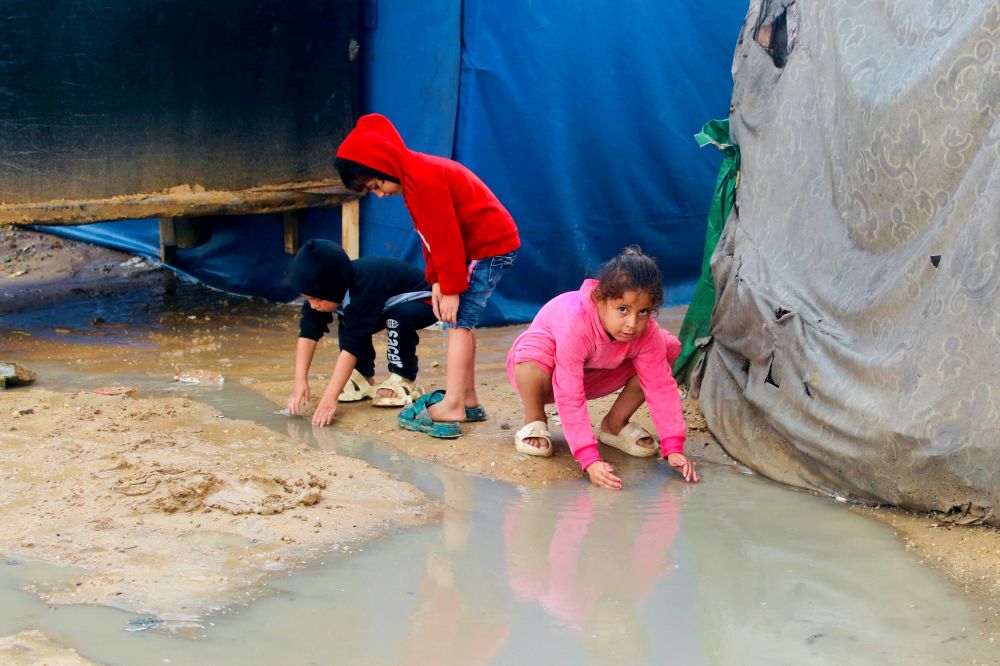 Thousands of Gaza children at disease risk after sewage floods tents