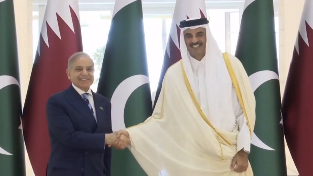 Pakistan PM, Amir of Qatar discuss regional, international developments in Doha 