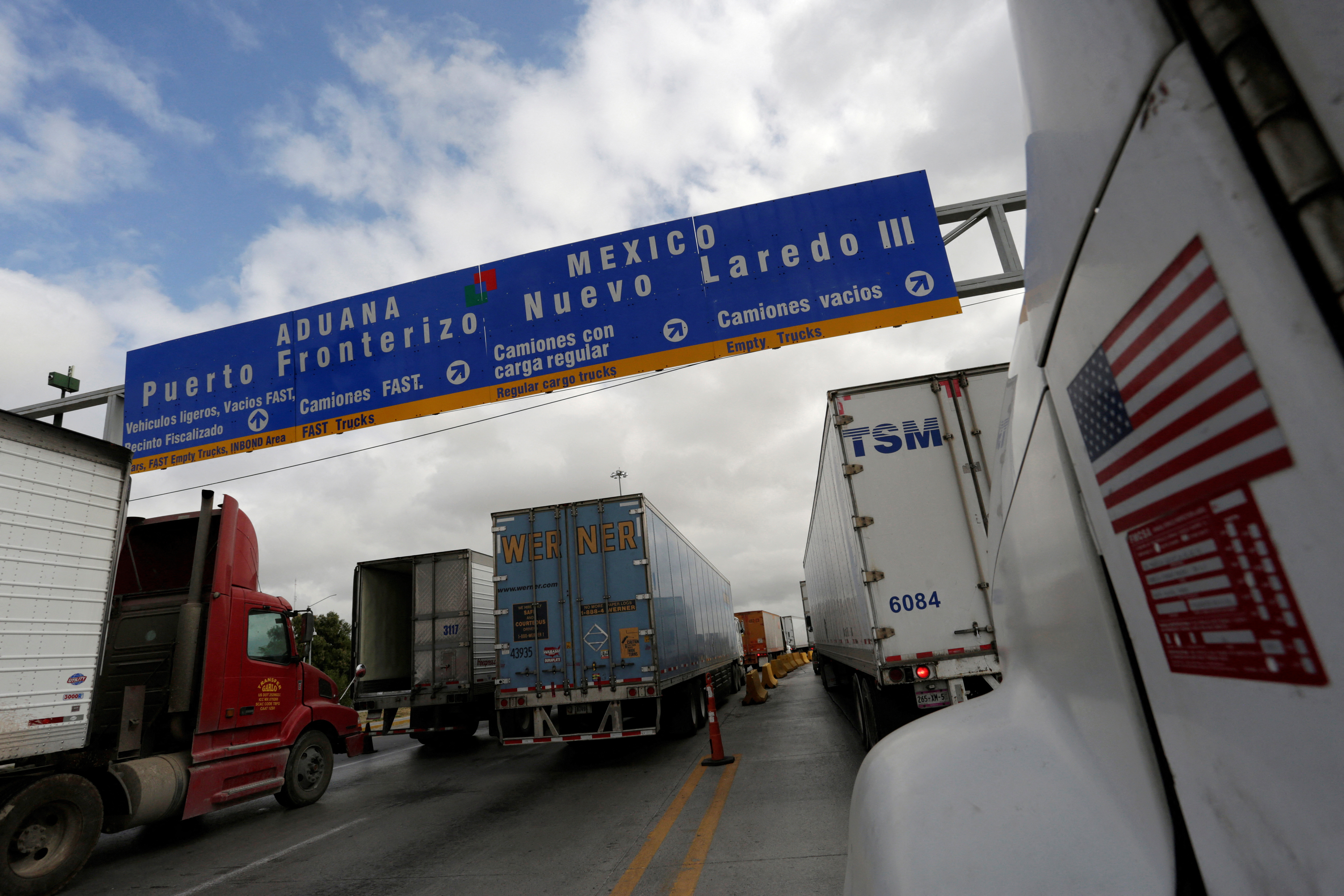 World Trade Bridge, OECD, US tariffs, 