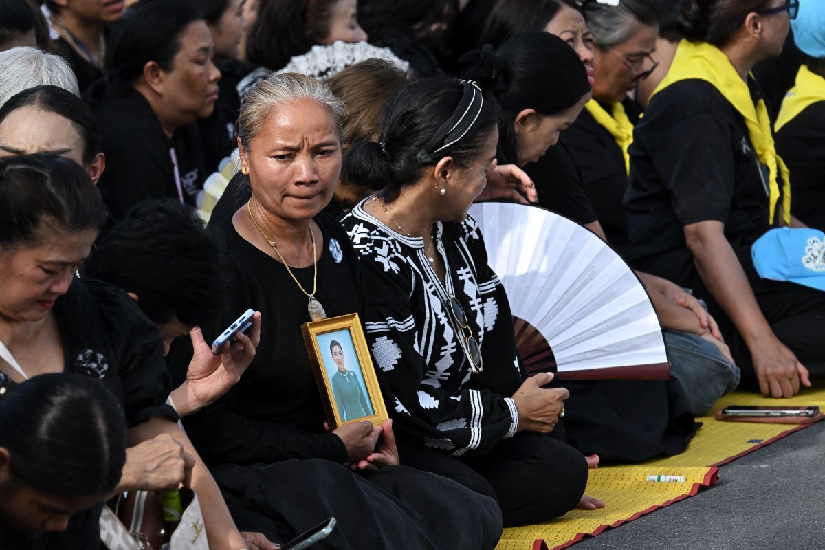 Thousands gather in Thai capital to mourn late princess