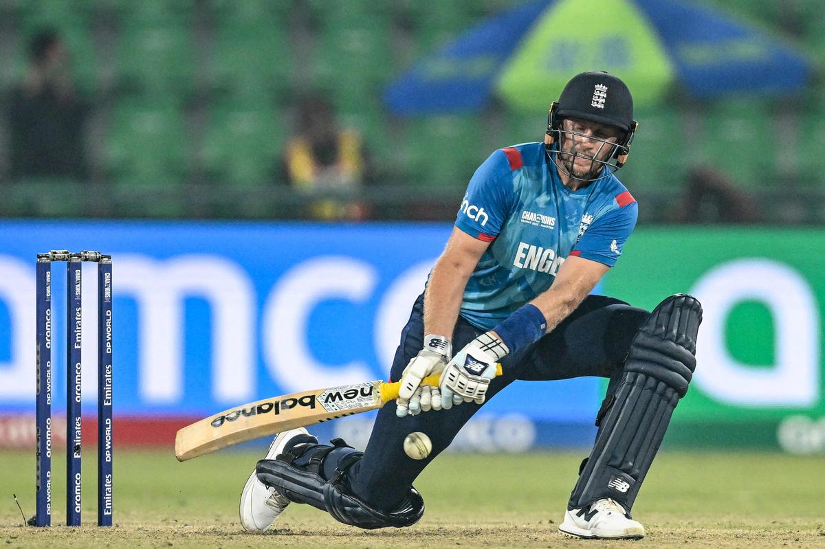 Pakistan warn England's flaky batting to expect a trial by spin