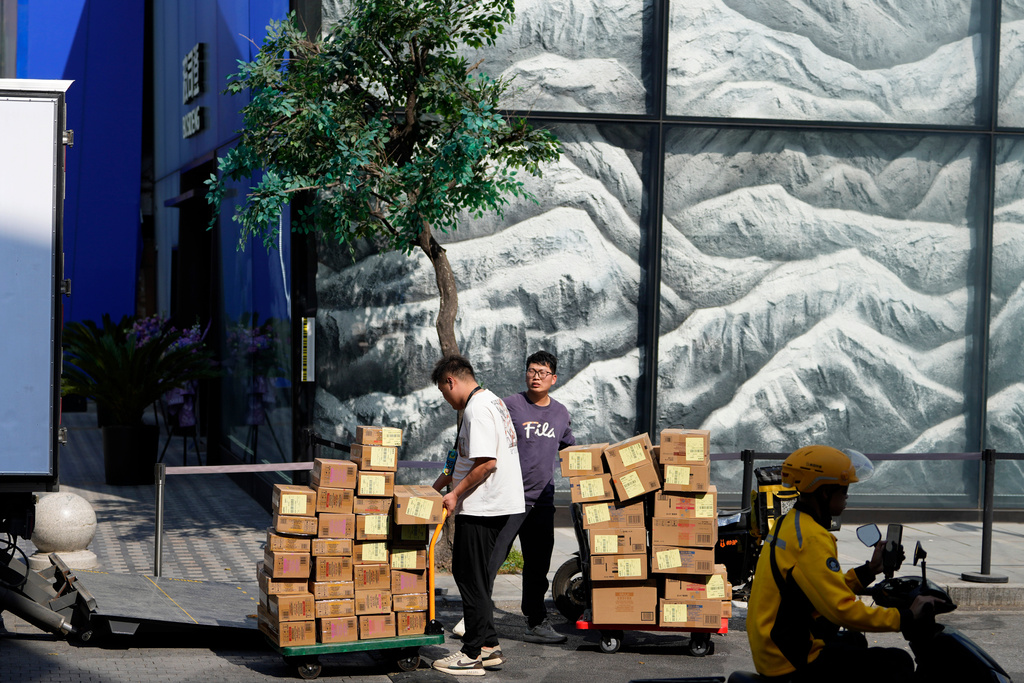 China's US exports drop 30% as tariff tensions rise