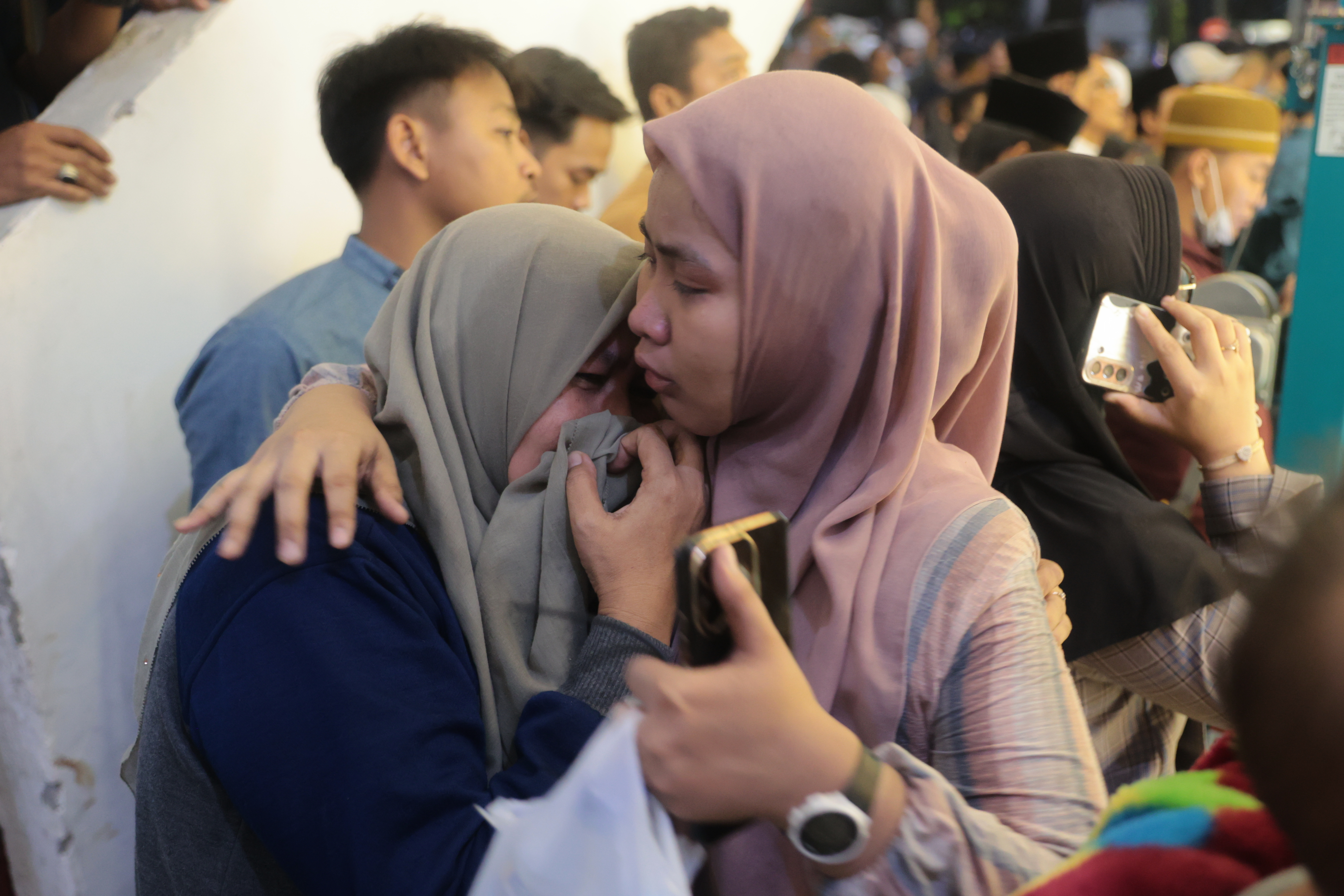 Indonesia school collapse toll hits 67 as search ends