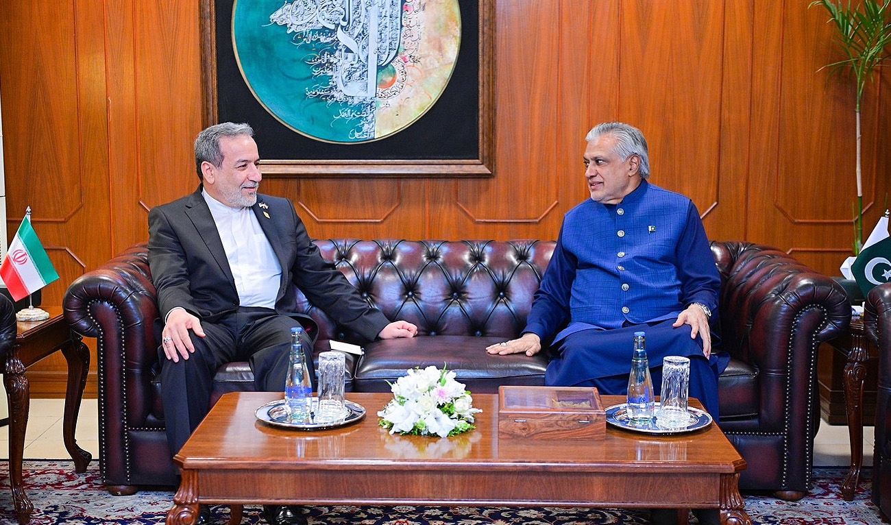 Pakistan urges restraint as FM Dar speaks with Iranian foreign minister