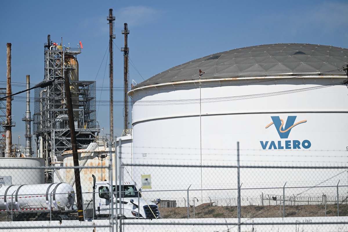 Oil refinery explosion reported in Texas