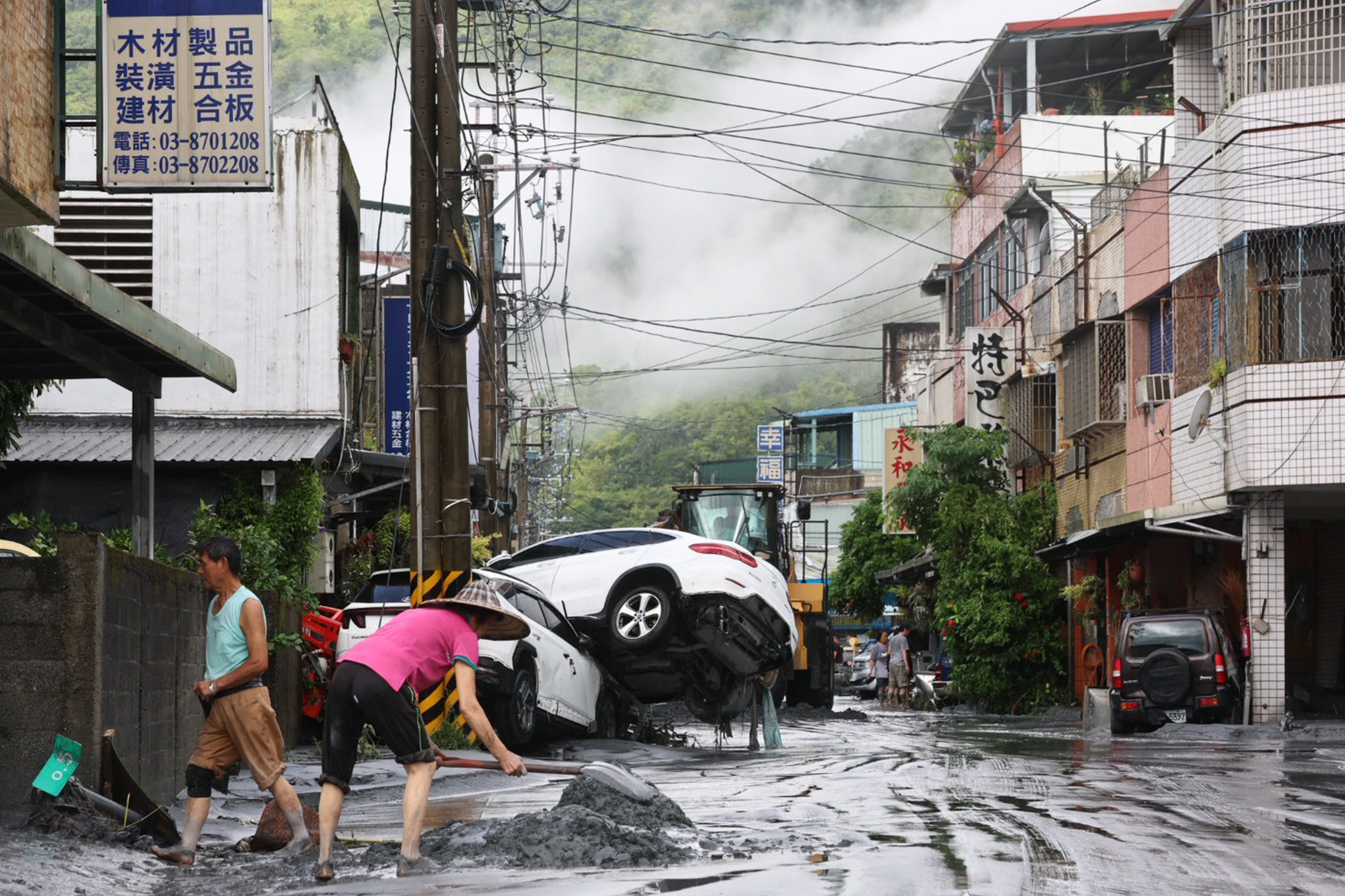 Super Typhoon Ragasa, typhoon Ragasa hong kong