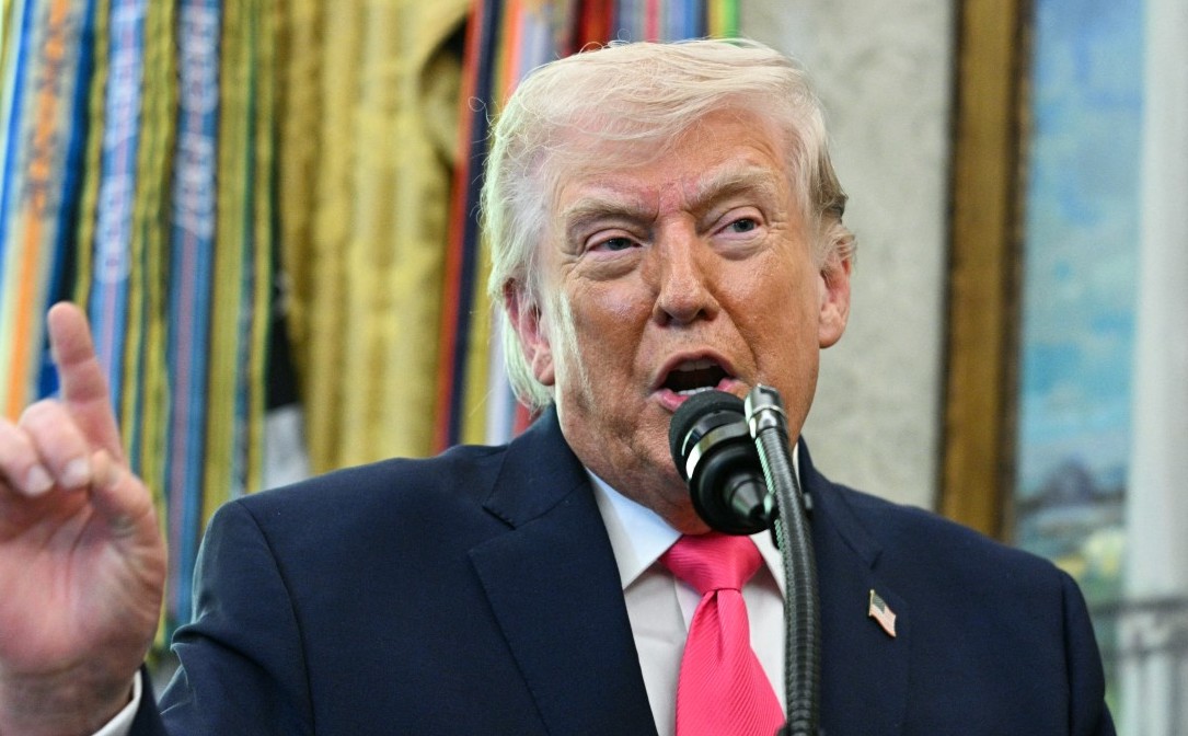 Trump sends peace plan as Iran opens to 'non-hostile' oil vessels