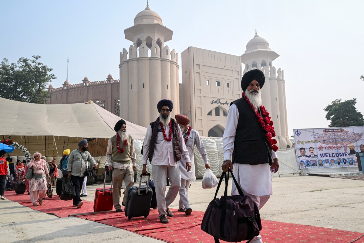 Indian Sikh pilgrims enter Pakistan, first major crossing since May conflict