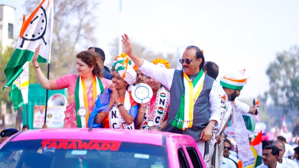 Deputy chief minister of India's Maharashtra dies in plane crash