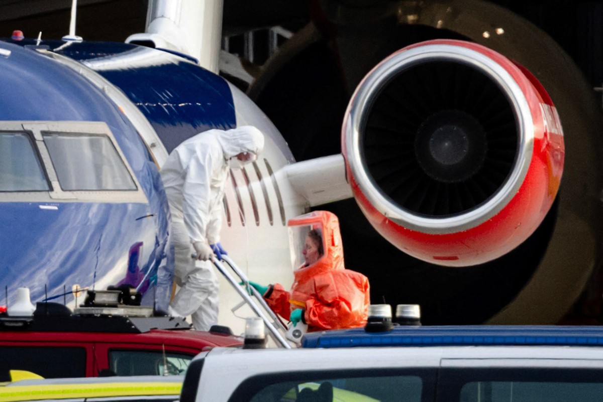 Last evacuation flights from hantavirus ship land in Netherlands