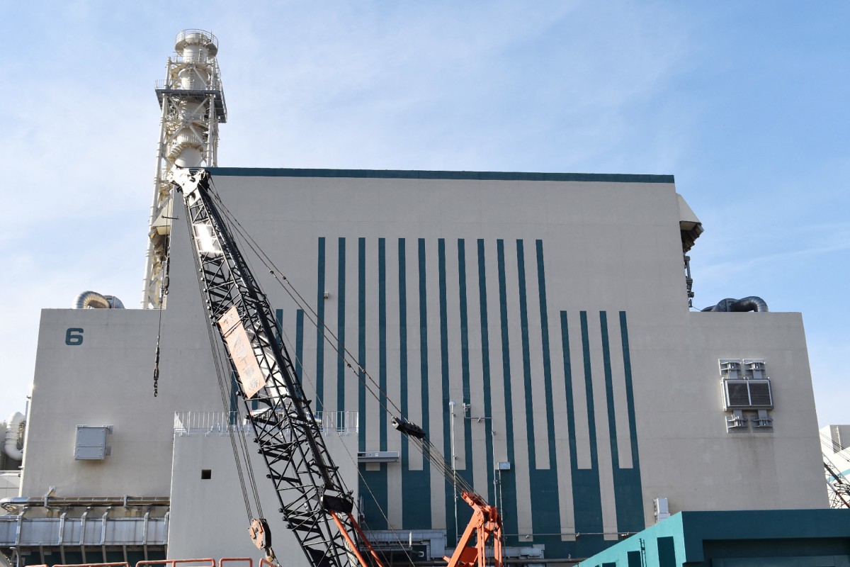 Japan restarts world's biggest nuclear plant