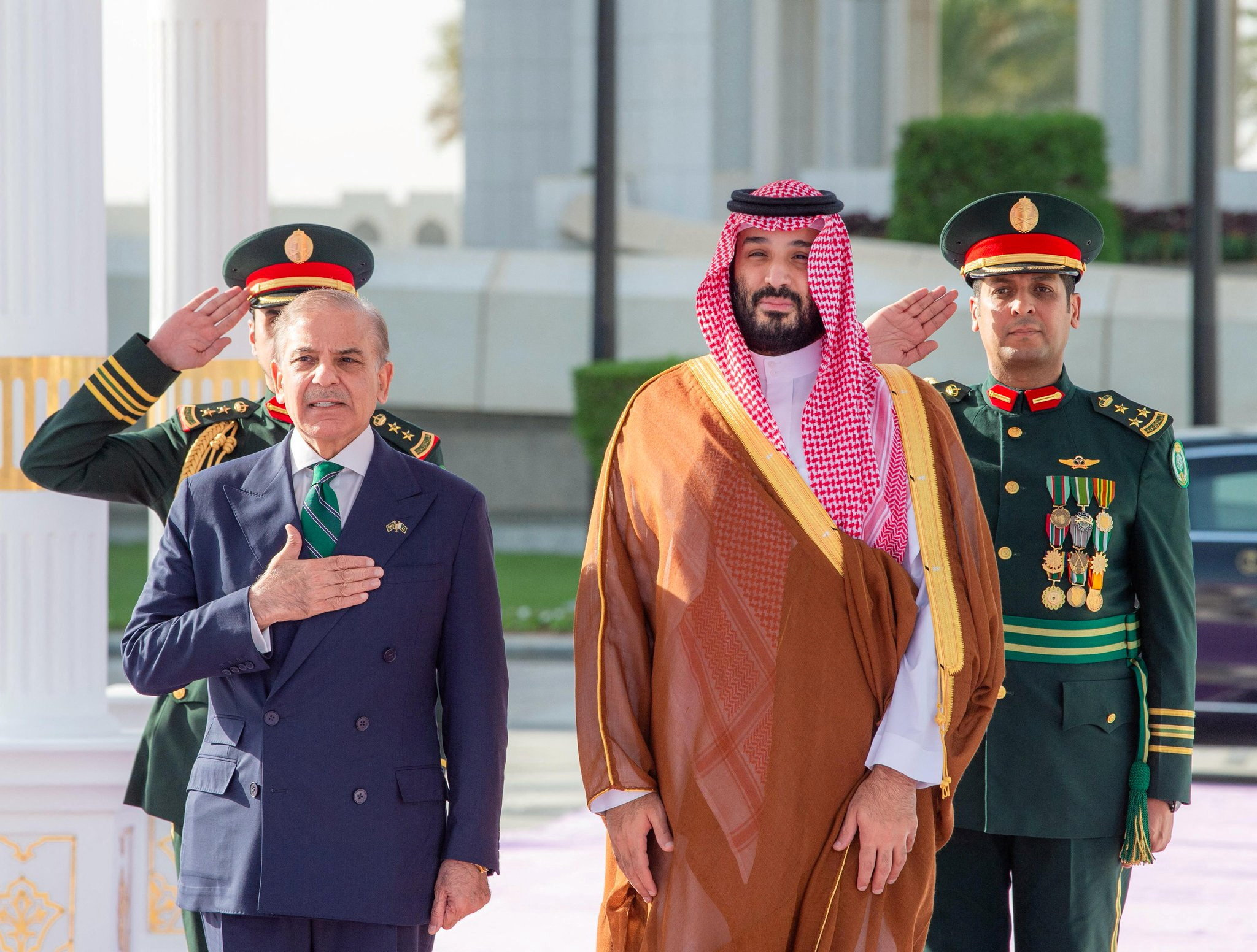 Pakistan willing to extend nuclear program to Saudi Arabia under defense pact