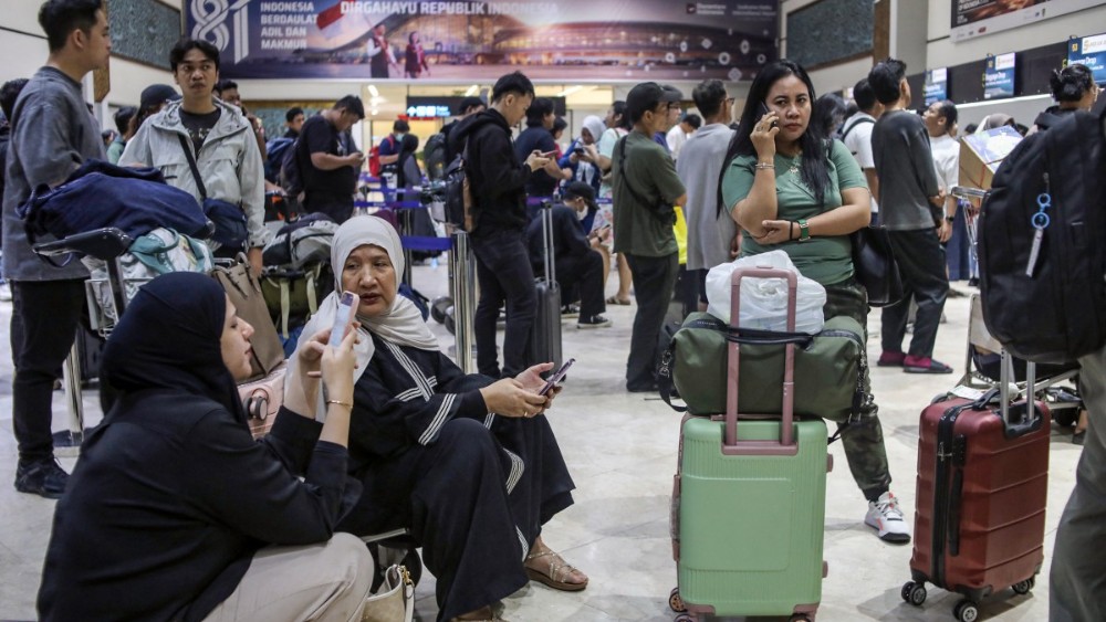 Indonesia's main airport suspends operations after volcanic eruption