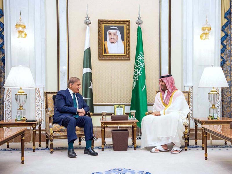 Pakistan's Prime Minister Sharif embarks on brief Saudi Arabia visit 