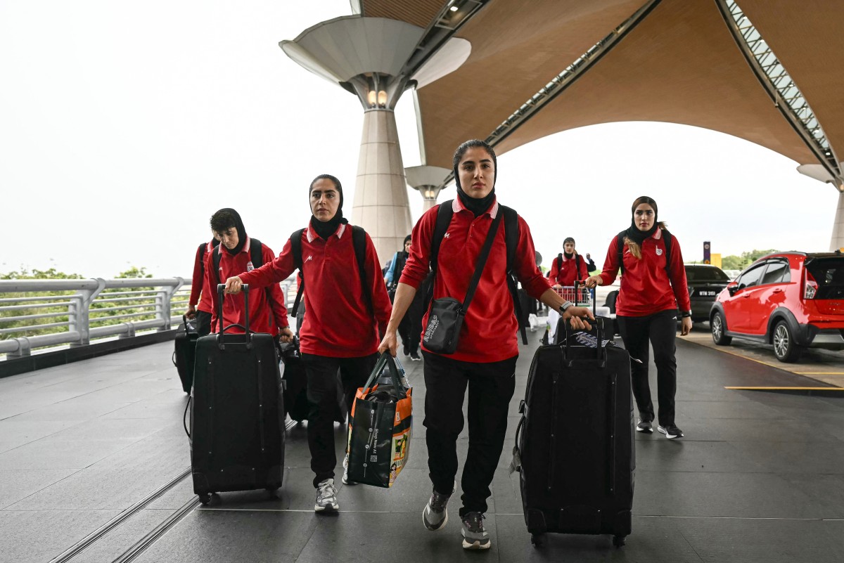 Iran women's football team arrive in Turkey on way home