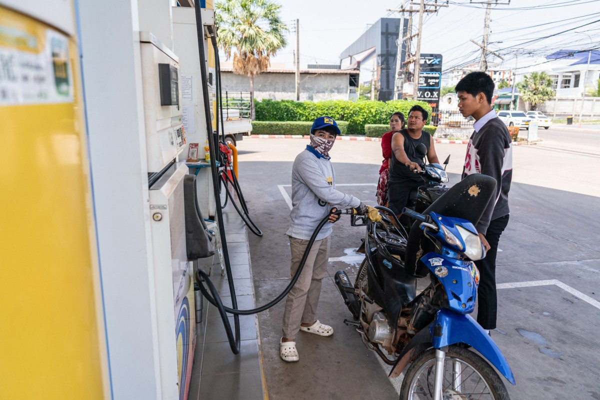 Oil prices open higher as war in Middle East rages