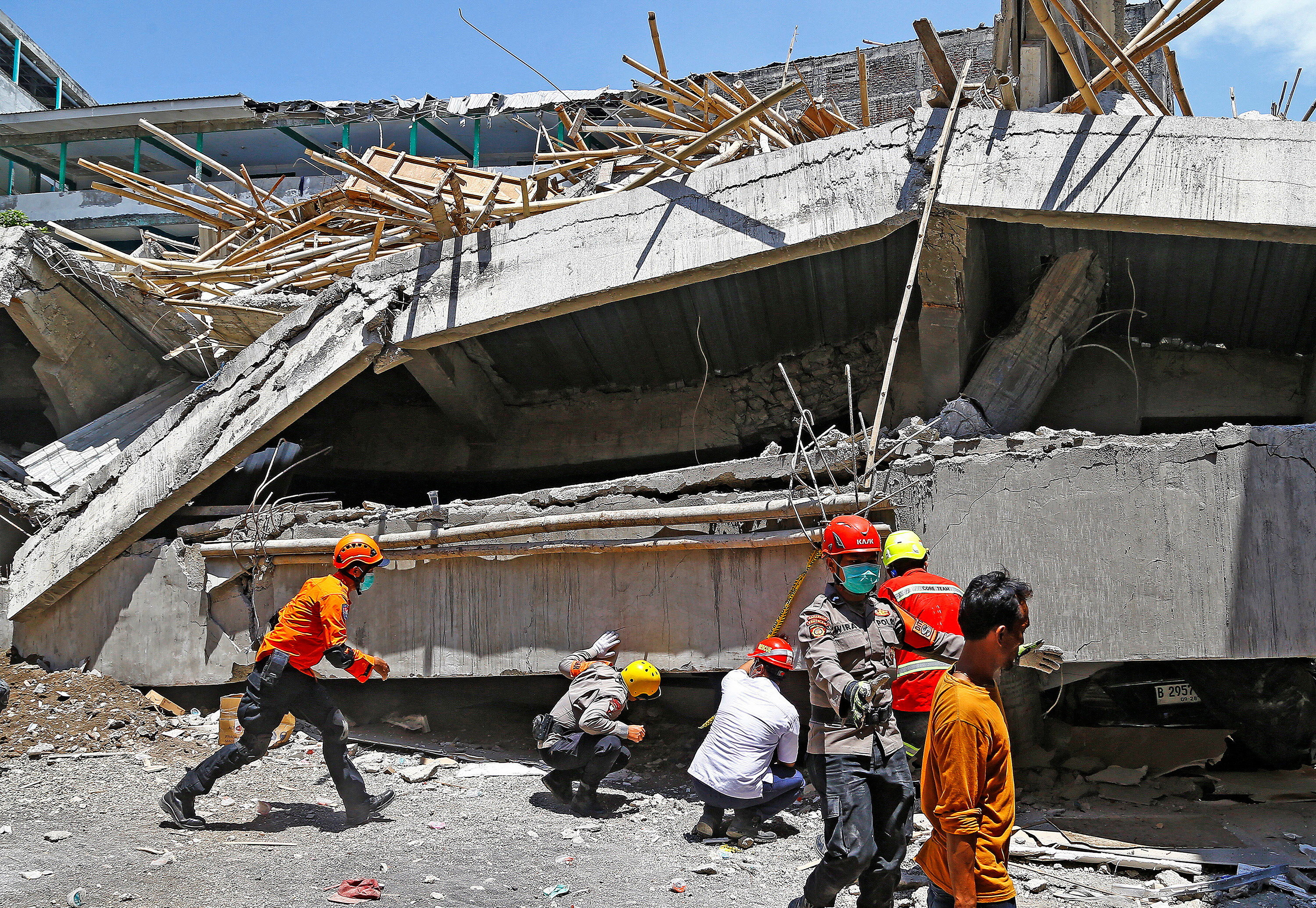 Death toll rises to 9 as rescuers search for trapped Indonesian students