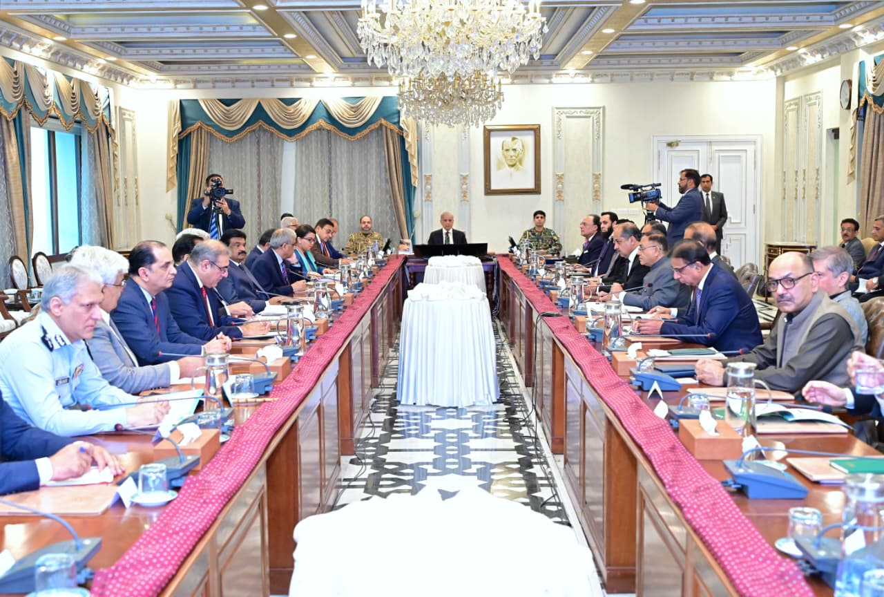 Pakistan cuts government spending, rejects oil price hikes amid Gulf oil crisis