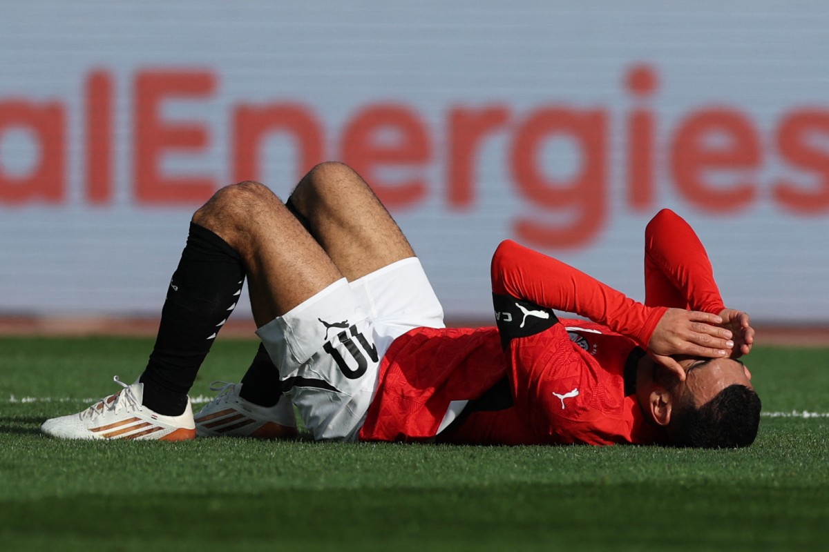 Salah helps 10-man Egypt beat South Africa and book last-16 place