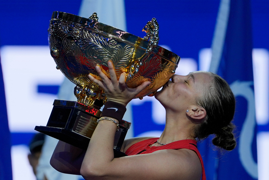 US Open finalist Anisimova beats Noskova to win Beijing title