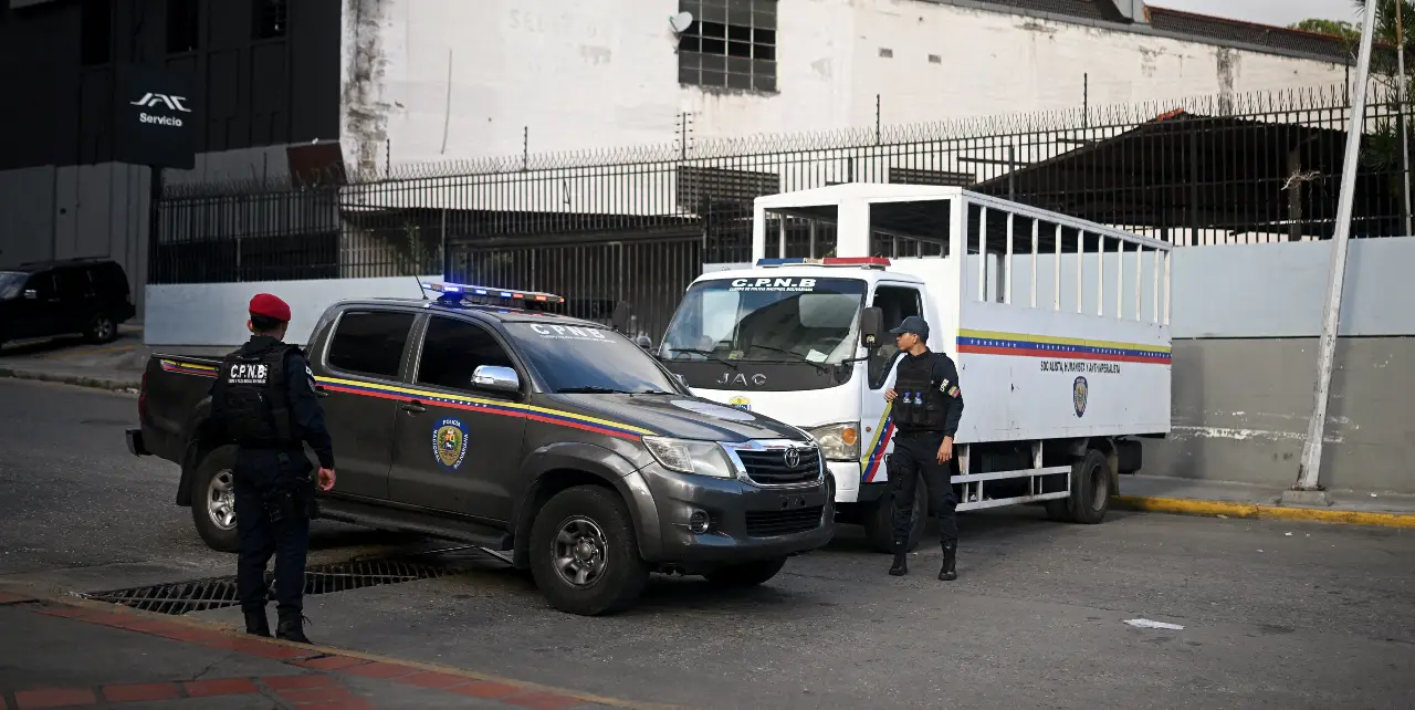 US urges Americans to leave Venezuela 'immediately' due to risk