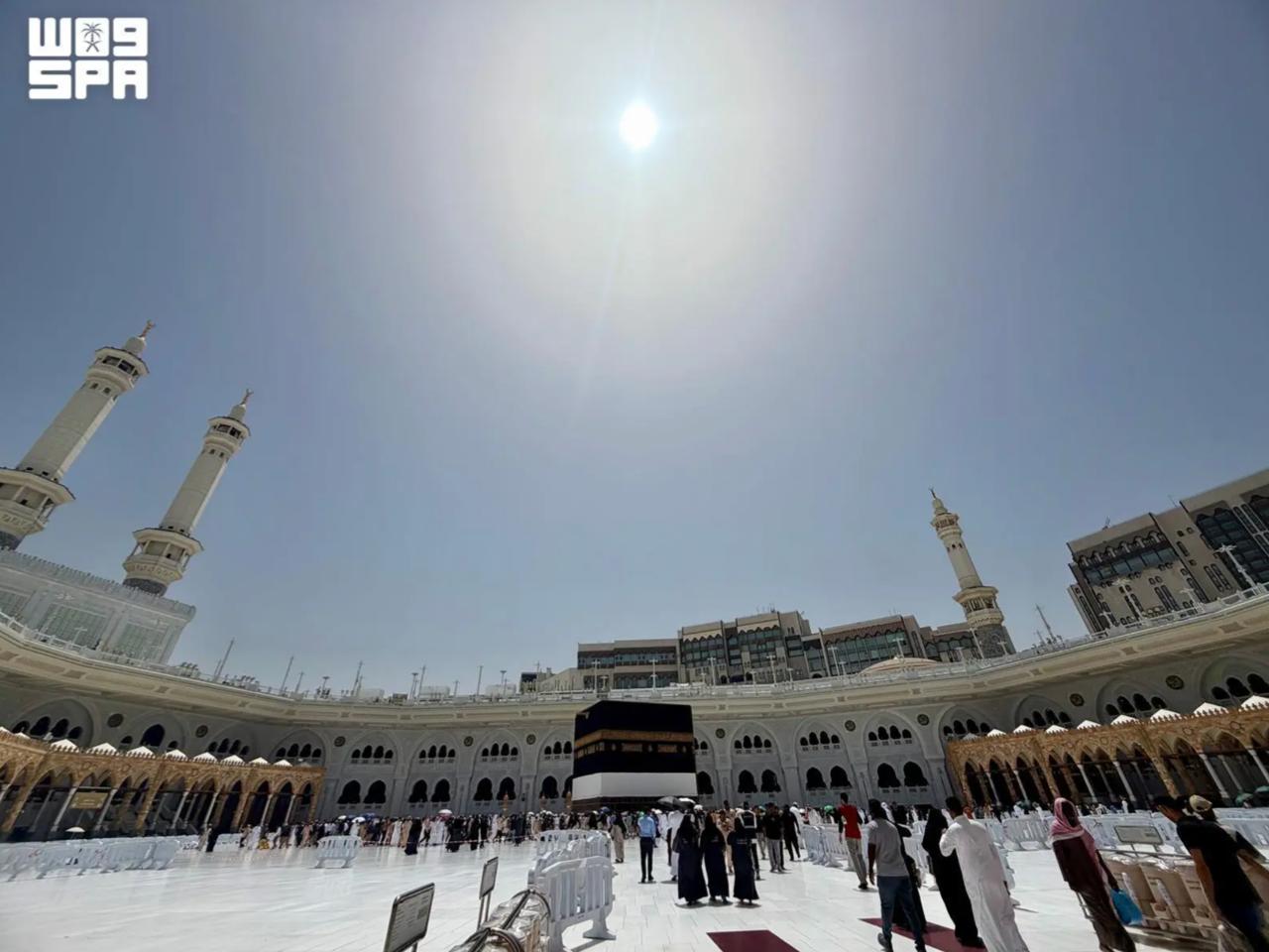 Sun aligns above Holy Kaaba in rare astronomical phenomenon