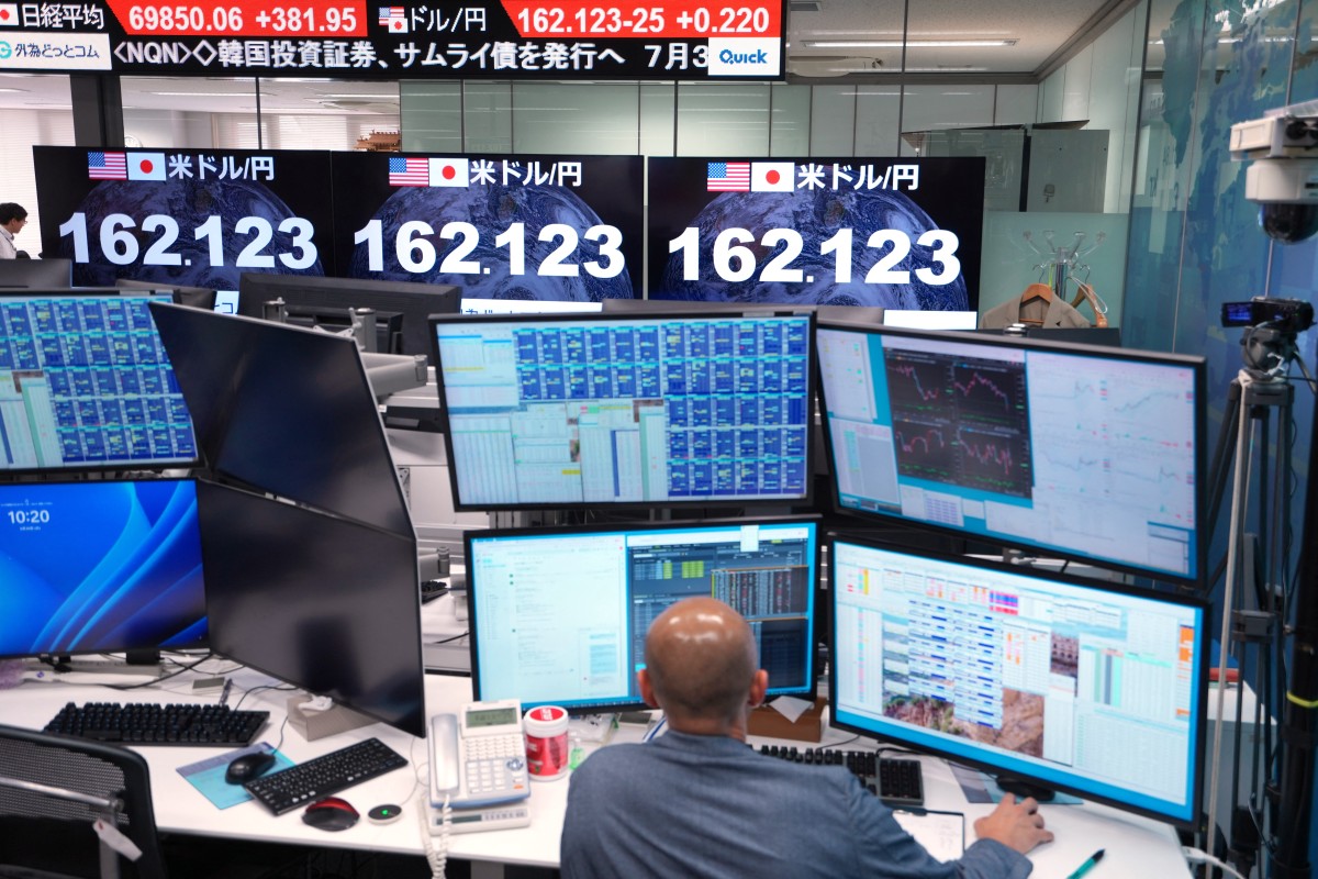 Asian stocks unable to track Wall St higher, yen holds at 40-year low 
