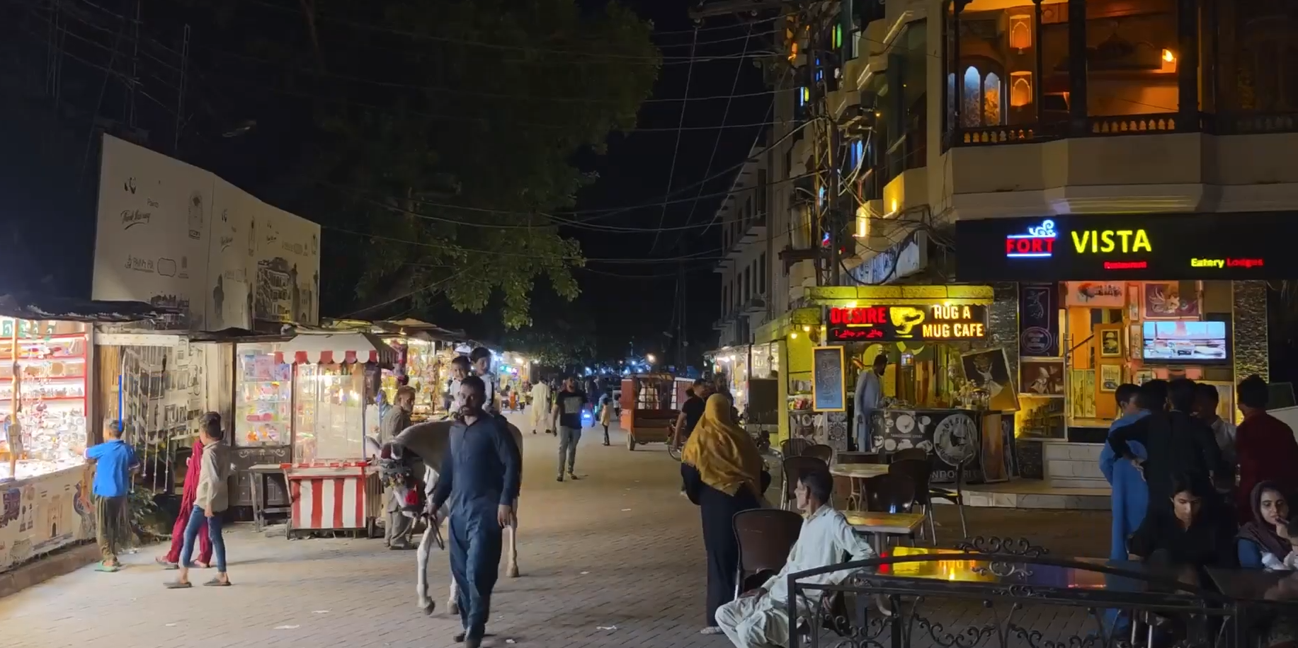In eastern Pakistan, centuries-old Mughal charm blends with bold local flavors, drawing tourists, diplomats, and food lovers to a rooftop-dining haven beside the iconic Badshahi Mosque.