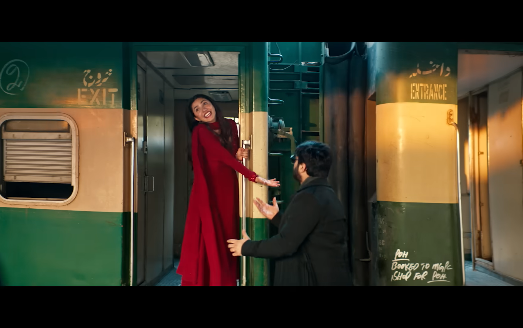Fawad Khan and Mahira Khan on a Pakistani train. (Neelofar the film/YouTube)