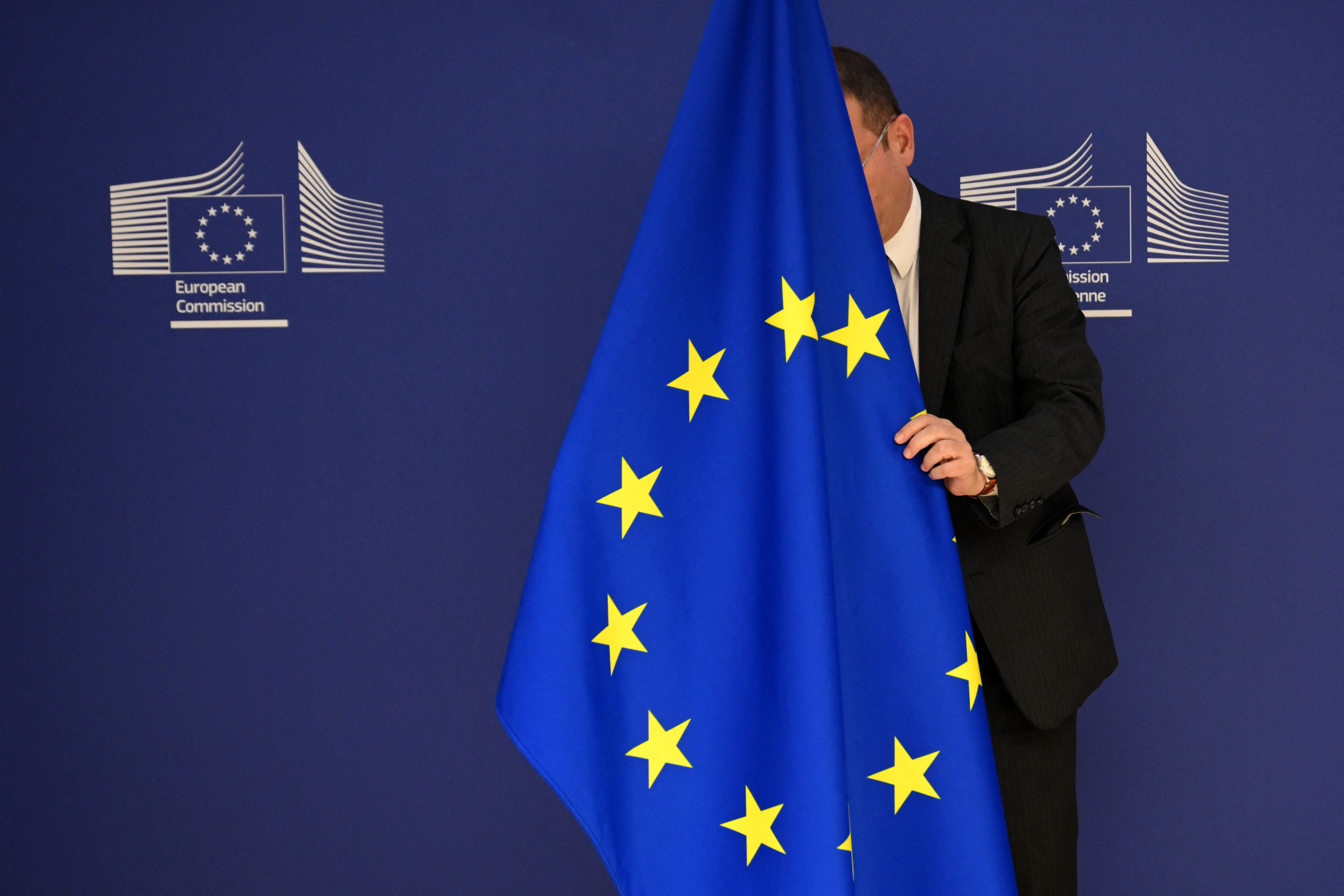 EU grills Apple, Snapchat, YouTube over risks to children