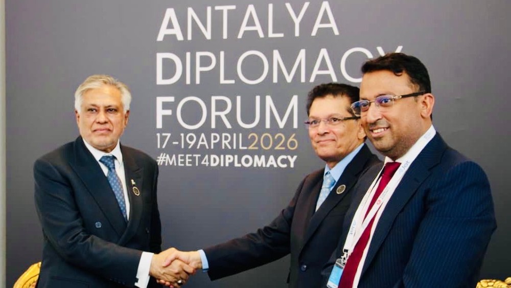 Pakistan, Bangladesh FMs exchange views on regional developments, strengthening ties  