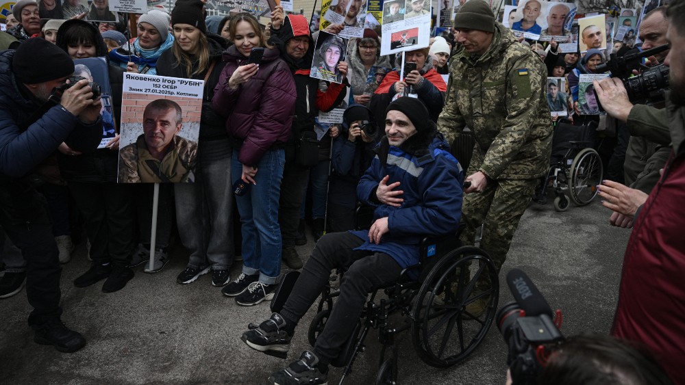 Russia, Ukraine accuse each other of nearly 2,000 Easter truce violations