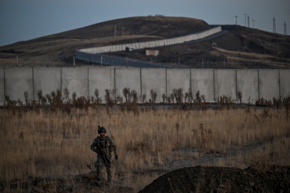 A Turkish soldier patrols near the border wall between Turkey and Iran in the Van Province, eastern Turkey, on November 1, 2024 (AFP)