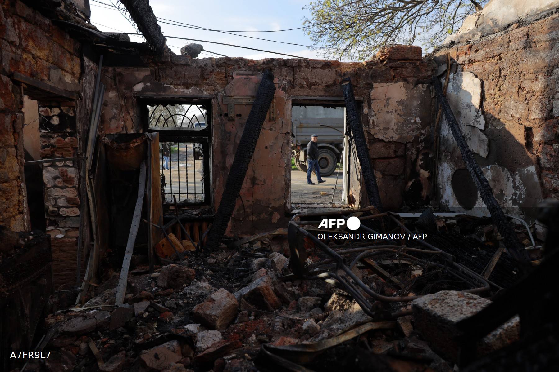 Easter truce between Russia and Ukraine begins