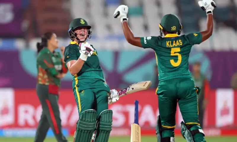 De Klerk steers South Africa to last over win against Bangladesh