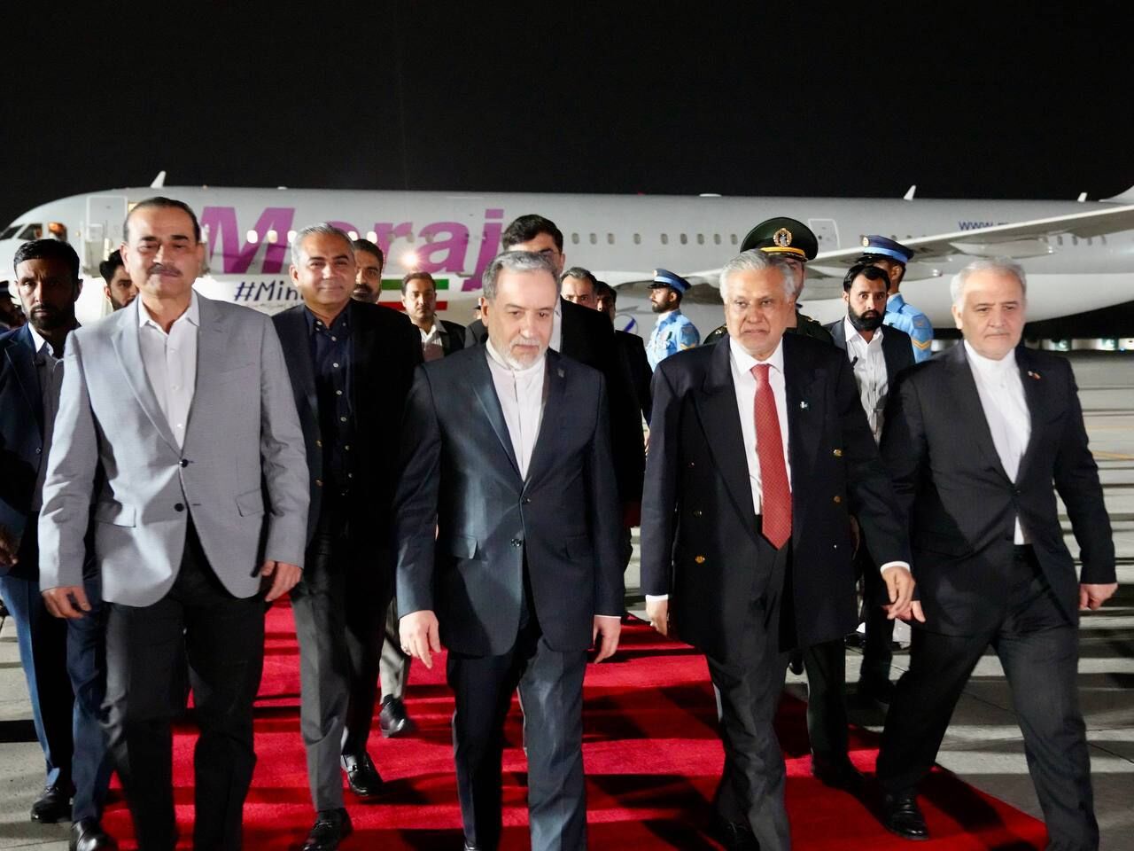 Pakistan’s Deputy Prime Minister and Foreign Minister Ishaq Dar (C-R) and Chief of Defense Forces Field Marshal Asim Munir (2nd L) walk alongside Iran’s Foreign Minister Abbas Araghchi (C) upon his arrival at Nur Khan Air Base in Rawalpindi, near Islamaba