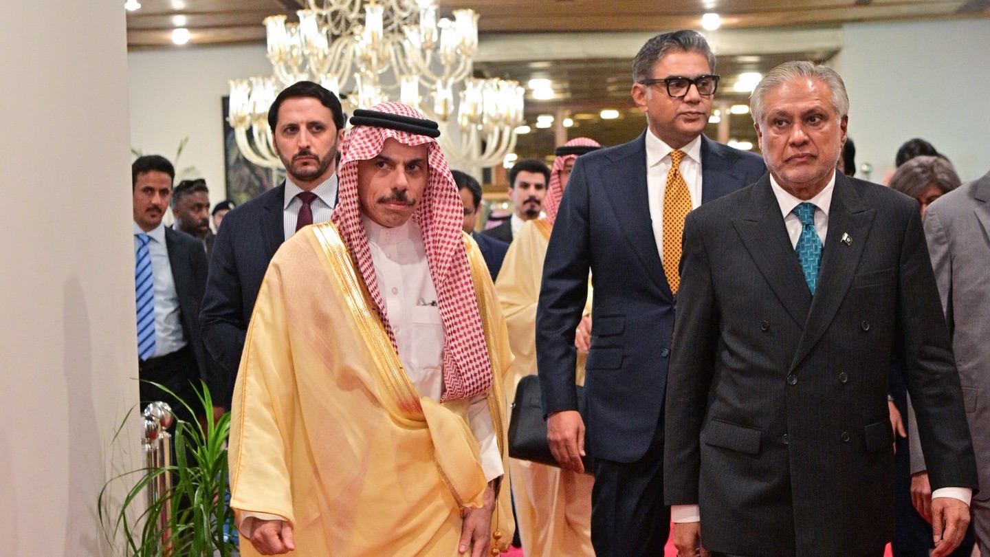 Islamabad, Riyadh discuss Iran tensions, back Pakistan-China peace initiative